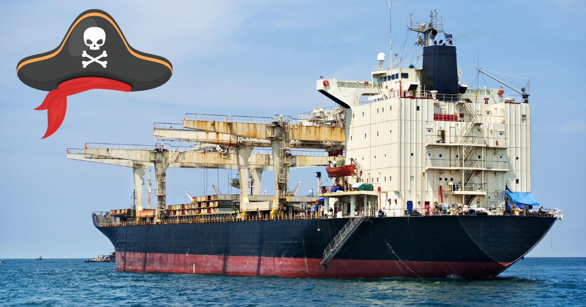 Barco mercante navegando en el Mar Rojo con la amenaza de la piratería en el horizonte.